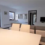 Apartmen Relax 200 M T Beach